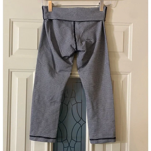 Lululemon Wunder Under Crop Roll Down Waist Gingham Plaid Black White Size 4 - Picture 4 of 7
